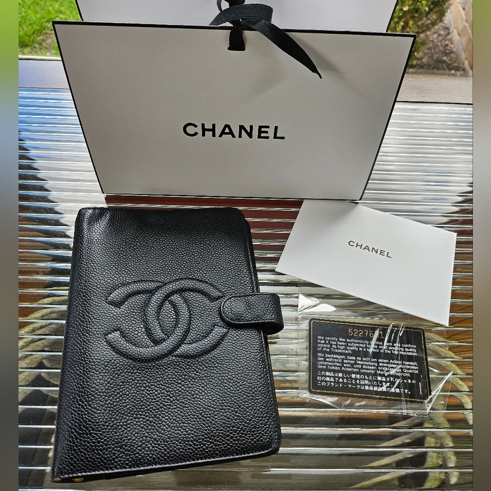 Chanel Classic CC Medium Black Caviar Agenda Gold Hardware